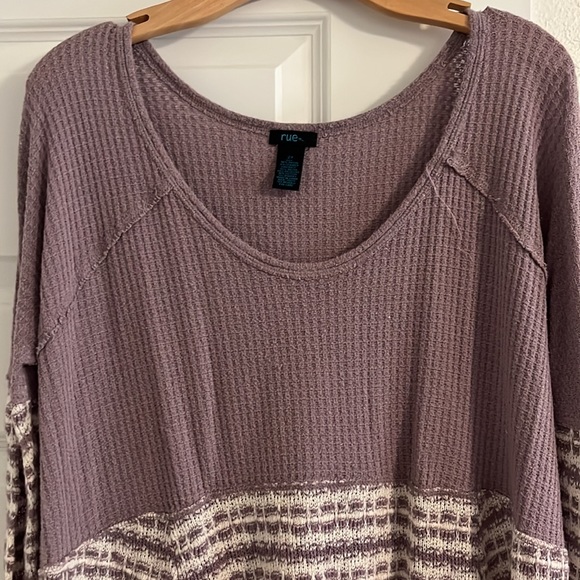 Rue+ Top - Picture 2 of 3